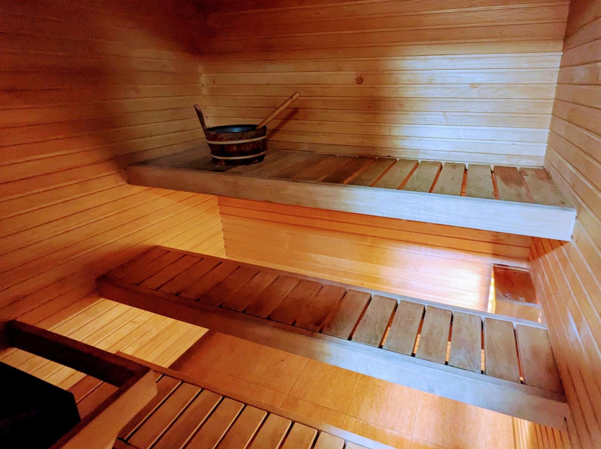 Joe - With Sauna In The Center *